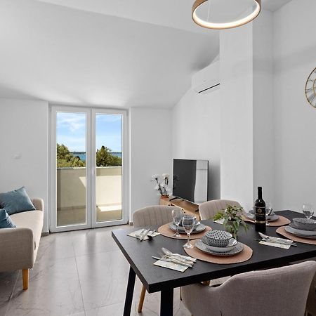 Apartment Nenad - Amazing Sea View ! Only 500 Meters From The Beach ! 法扎纳 外观 照片