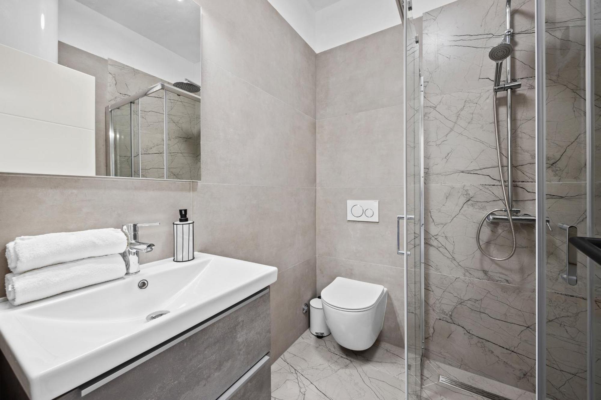 Apartment Nenad - Amazing Sea View ! Only 500 Meters From The Beach ! 法扎纳 外观 照片