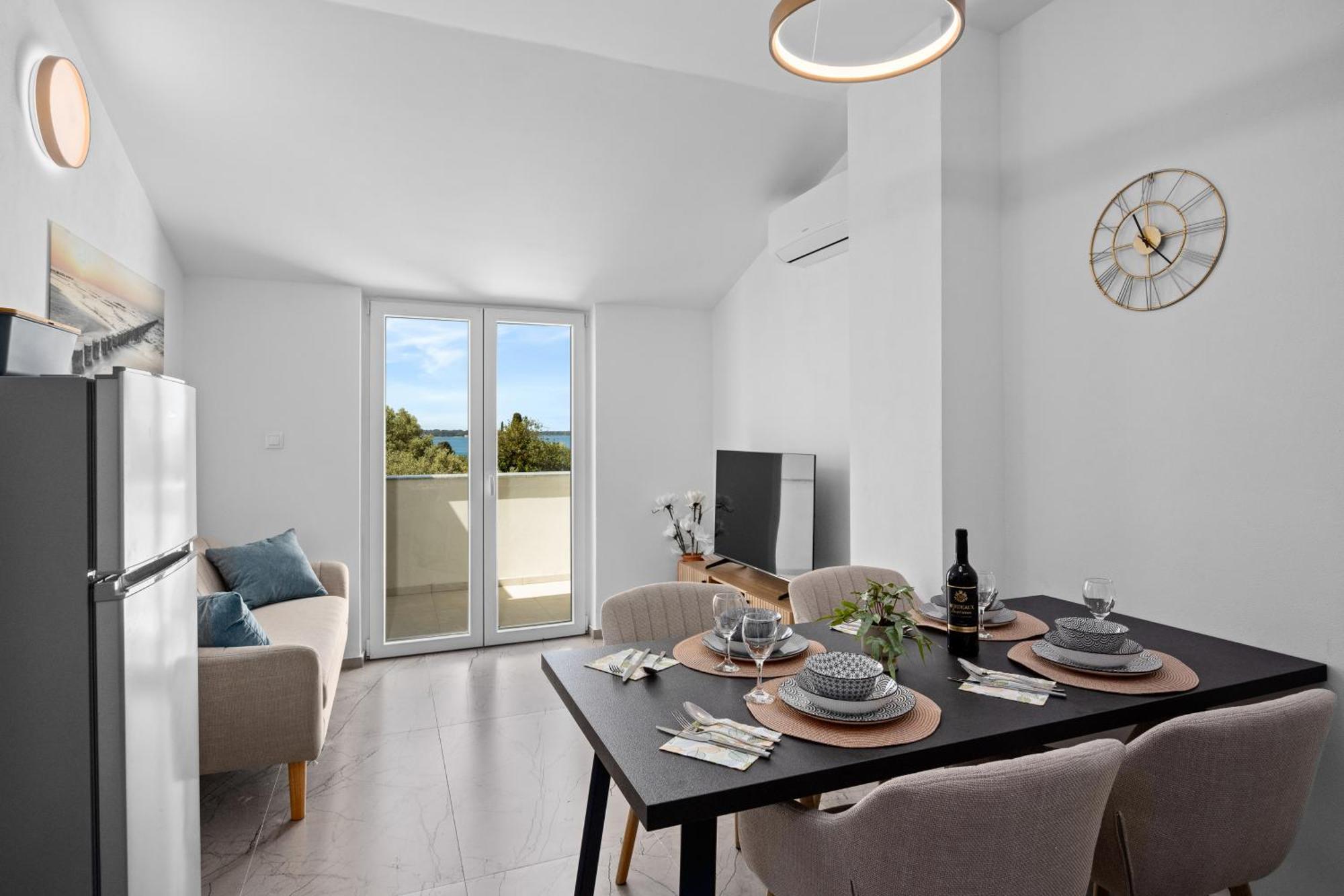 Apartment Nenad - Amazing Sea View ! Only 500 Meters From The Beach ! 法扎纳 外观 照片