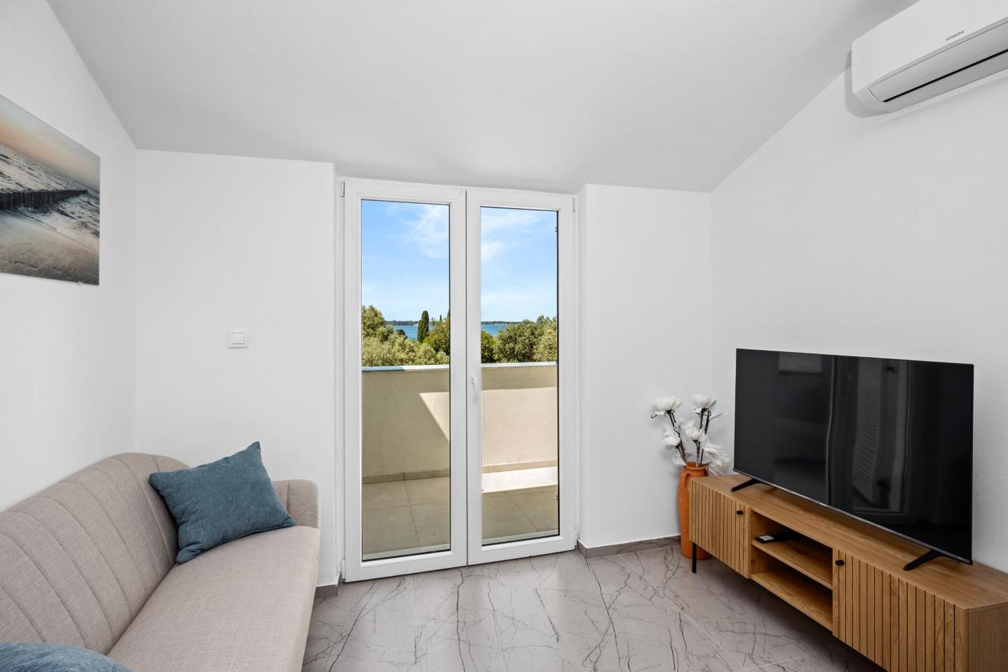 Apartment Nenad - Amazing Sea View ! Only 500 Meters From The Beach ! 法扎纳 外观 照片