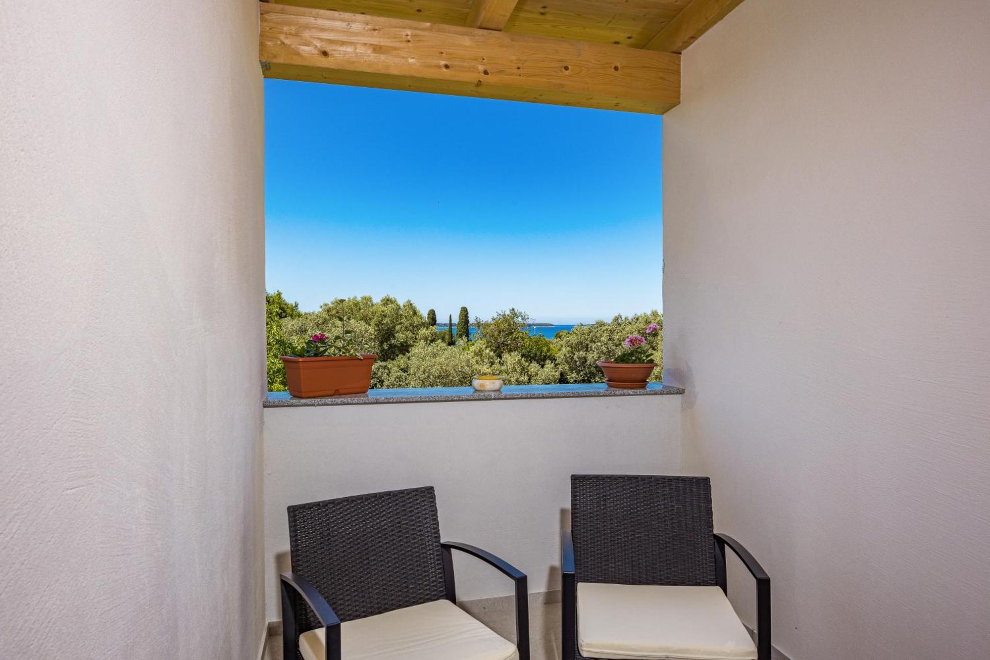 Apartment Nenad - Amazing Sea View ! Only 500 Meters From The Beach ! 法扎纳 外观 照片